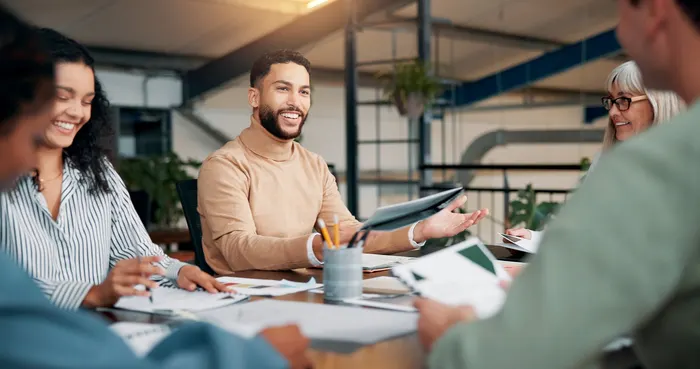A facilitator reviewing performance results with a participant